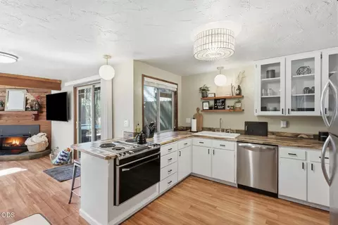 Kitchen - 16693 Wagon Trl, Bend, OR 97707 photo 3 of 3