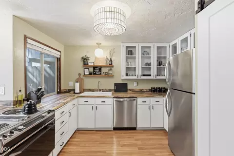 Kitchen - 16693 Wagon Trl, Bend, OR 97707 photo 1 of 3