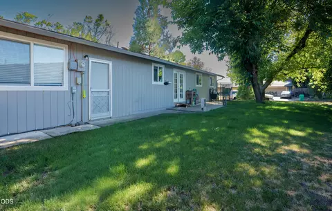 Exterior - 609 E Archwood Dr, Eagle Point, OR 97524 photo 4 of 5