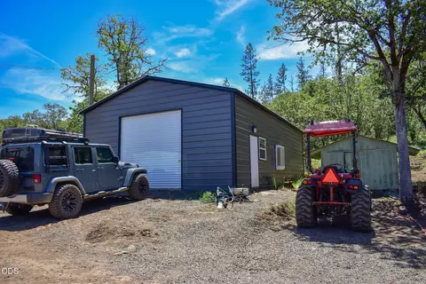 1956 Worthington Rd, Eagle Point, OR 97524 photo 4