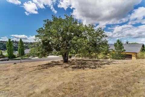 4359 Vista Pointe Dr, Medford, OR 97504