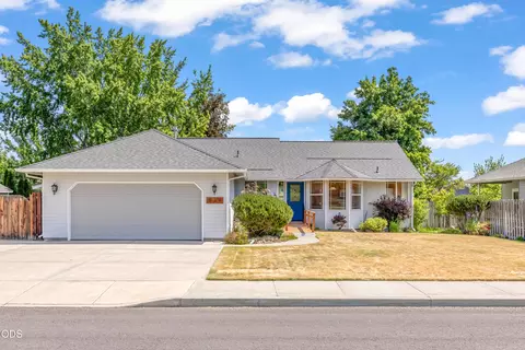 634 NW 22nd St, Redmond, OR 97756