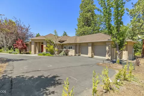 6749 Coopers Hawk Rd, Klamath Falls, OR 97601