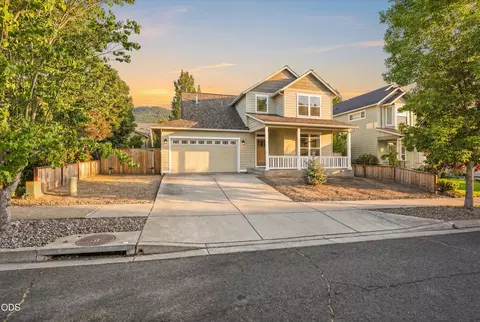 1852 Summer Pl, Talent, OR 97540