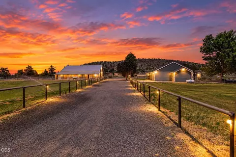 3099 NW Williams Way, Redmond, OR 97756