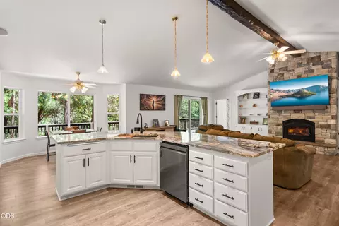 1281 N Pinnon Rd, Grants Pass, OR 97526