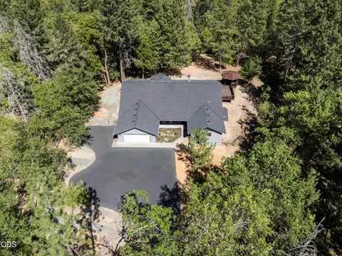 1281 N Pinnon Rd, Grants Pass, OR 97526