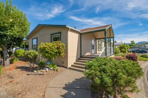 2395 Ryan Ct, Grants Pass, OR 97527