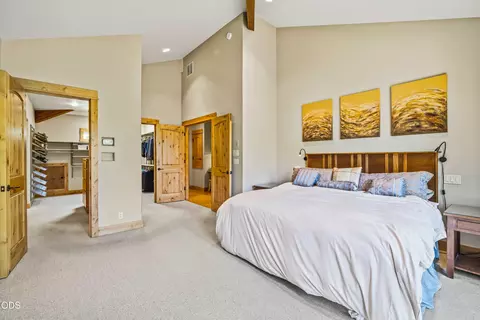 Bedroom - 57733 Wallowa Loop, Sunriver, OR 97707 photo 2 of 6