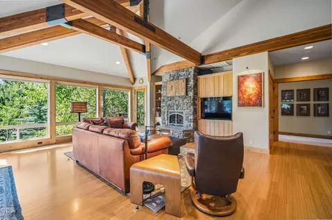 Living - 57733 Wallowa Loop, Sunriver, OR 97707 photo 3 of 5
