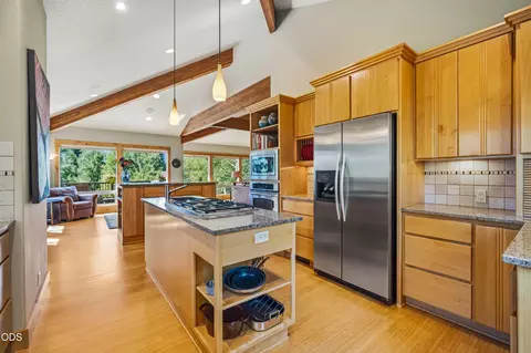 Kitchen - 57733 Wallowa Loop, Sunriver, OR 97707 photo 3 of 4