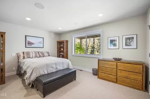 Bedroom - 57733 Wallowa Loop, Sunriver, OR 97707 photo 4 of 6