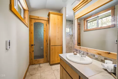 Bath - 57733 Wallowa Loop, Sunriver, OR 97707 photo 2 of 8