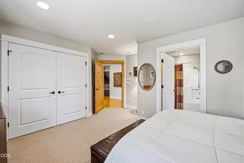 Bedroom - 57733 Wallowa Loop, Sunriver, OR 97707 photo 5 of 6