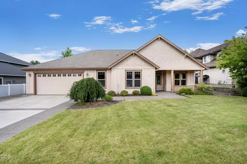 3571 SW 36th Pl, Redmond, OR 97756