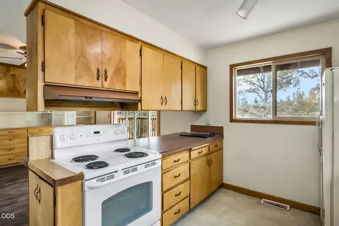 Kitchen - 22305 Neff Rd, Bend, OR 97701 photo 3 of 4