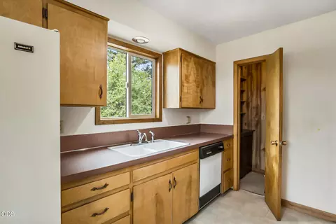 Kitchen - 22305 Neff Rd, Bend, OR 97701 photo 4 of 4