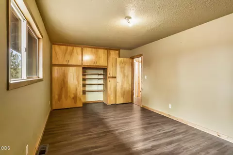 Bedroom - 22305 Neff Rd, Bend, OR 97701 photo 2 of 5