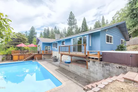 565 Henley Way, Ashland, OR 97520