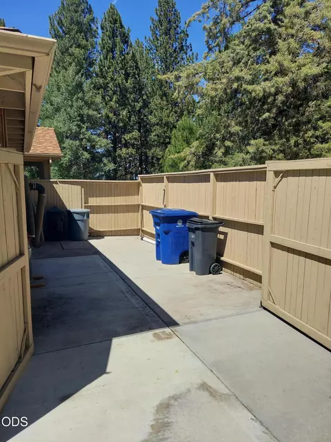 Exterior - 20490 Timberline Ct, Bend, OR 97702 photo 9 of 10