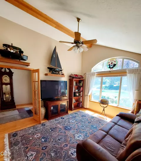 Living - 20490 Timberline Ct, Bend, OR 97702 photo 4 of 4