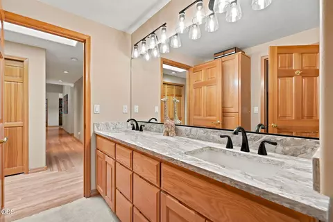 Bath - 20490 Timberline Ct, Bend, OR 97702 photo 4 of 5