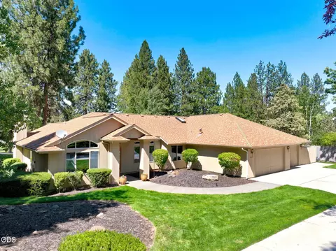 Exterior - 20490 Timberline Ct, Bend, OR 97702 photo 3 of 10