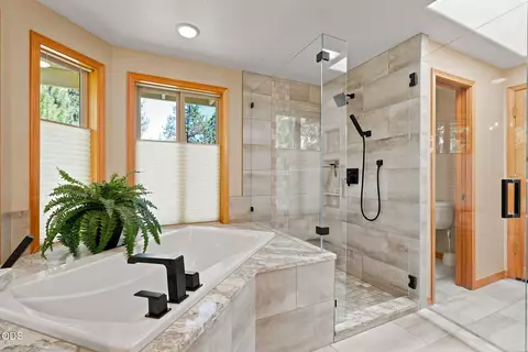 Bath - 20490 Timberline Ct, Bend, OR 97702 photo 2 of 5