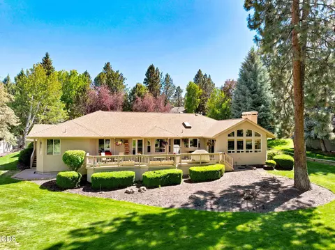 Exterior - 20490 Timberline Ct, Bend, OR 97702 photo 8 of 10