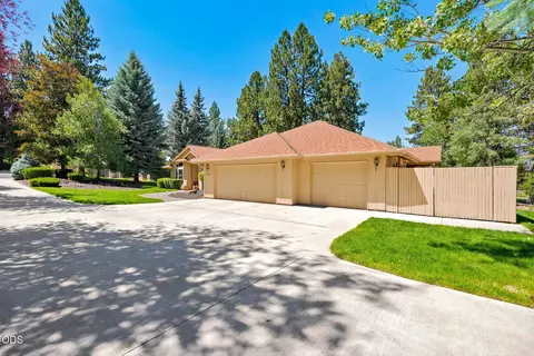 Exterior - 20490 Timberline Ct, Bend, OR 97702 photo 2 of 10