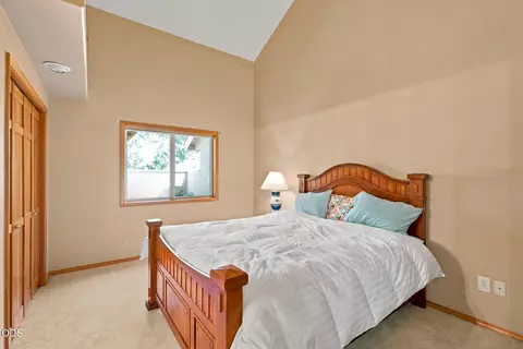 Bedroom - 20490 Timberline Ct, Bend, OR 97702 photo 3 of 4
