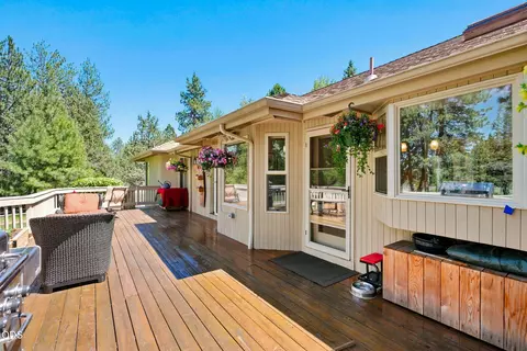 Exterior - 20490 Timberline Ct, Bend, OR 97702 photo 6 of 10