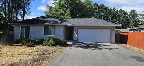 1296 Fruitdale Dr, Grants Pass, OR 97527
