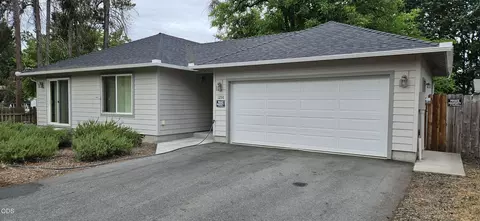 1296 Fruitdale Dr, Grants Pass, OR 97527