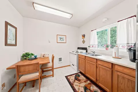 Kitchen - 15512 6th St, La Pine, OR 97739 photo 6 of 7