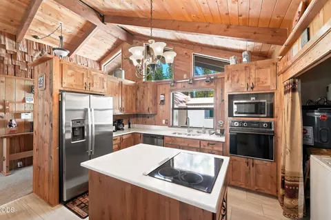 Kitchen - 15512 6th St, La Pine, OR 97739 photo 2 of 7