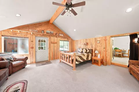 Bedroom - 15512 6th St, La Pine, OR 97739 photo 6 of 8