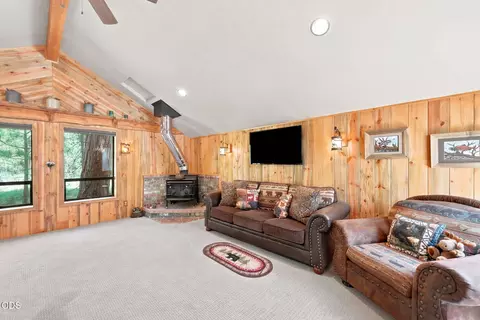 Living - 15512 6th St, La Pine, OR 97739 photo 4 of 5
