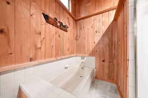 Bath - 15512 6th St, La Pine, OR 97739 photo 2 of 8