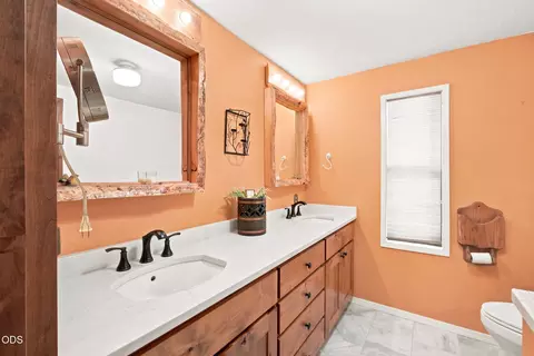 Bath - 15512 6th St, La Pine, OR 97739 photo 1 of 8
