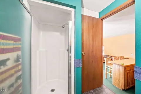 Bath - 15512 6th St, La Pine, OR 97739 photo 6 of 8