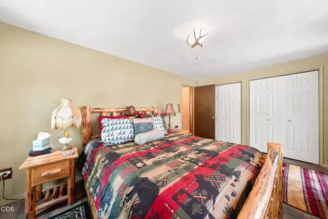 Bedroom - 15512 6th St, La Pine, OR 97739 photo 5 of 8
