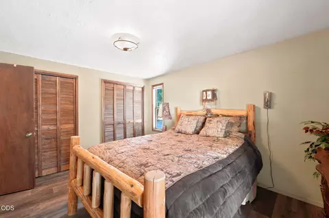 Bedroom - 15512 6th St, La Pine, OR 97739 photo 2 of 8