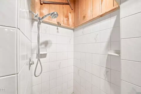 Bath - 15512 6th St, La Pine, OR 97739 photo 4 of 8