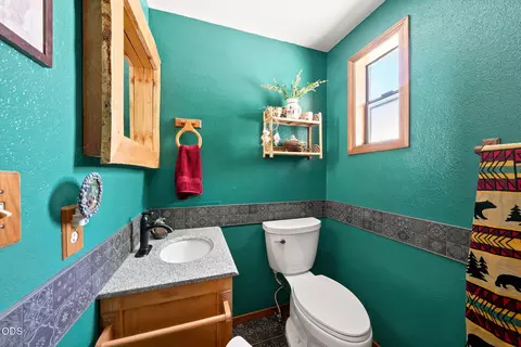 Bath - 15512 6th St, La Pine, OR 97739 photo 5 of 8