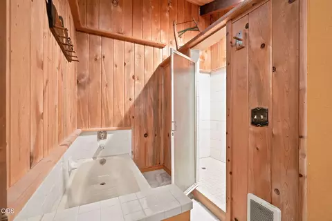 Bath - 15512 6th St, La Pine, OR 97739 photo 3 of 8