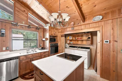 Kitchen - 15512 6th St, La Pine, OR 97739 photo 3 of 7