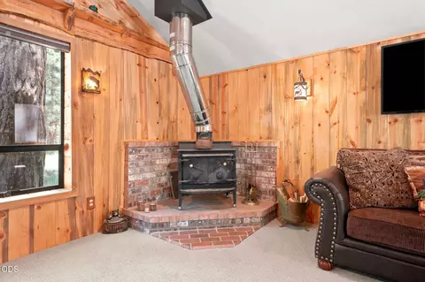 Living - 15512 6th St, La Pine, OR 97739 photo 5 of 5
