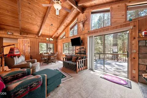 Living - 15512 6th St, La Pine, OR 97739 photo 2 of 5