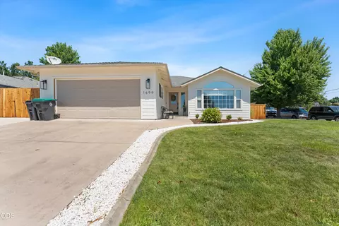 1699 Husker Butte Ln, Medford, OR 97504